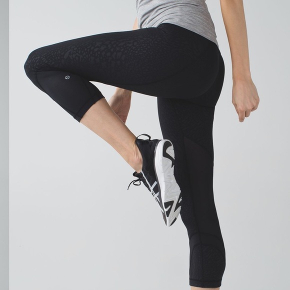 Lululemon Run inspire Crop II - Picture 1 of 4